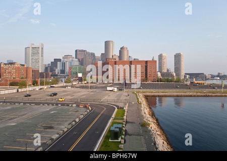 Bundesgericht mit Bankenviertel auf einen Hafen, Hafen von Boston, Boston, Massachusetts, USA Stockfoto