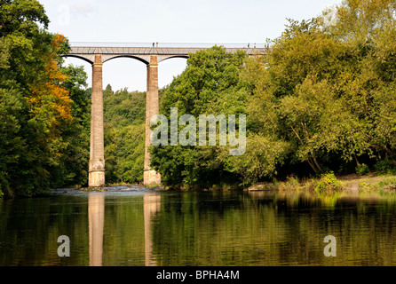 Pontcysyllte Aquädukt trägt Llangollen Kanal über den Fluss Dee in Denbighshire, Nordwales Stockfoto