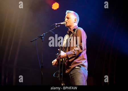 Billy Bragg auf dem Green Man Festival 2010, Glanusk Park, Brecon Beacons, Wales Stockfoto