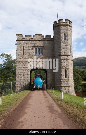 Pont y Bryn verletzt zu überbrücken, Glanusk Park, Crickhowell, Powys, Wales, Vereinigtes Königreich Stockfoto