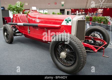 Einem roten Alfa Romeo RL Targa Florio 1924 auf dem Display in Novegro (Milan), Italien Stockfoto