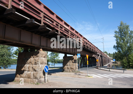 Alte Eisenbahn Brücke über Vuoksi in Imatra, Finnland Stockfoto