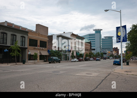 Das Radisson Plaza Hotel & Suites und die Hauptstraße in Kalamazoo Michigan in den USA Stockfoto