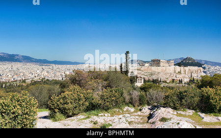 Panoramische Ansicht von Athen und die Akropolis während Frühling in Griechenland. Stockfoto