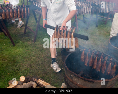 Arbroath Smokies in der traditionellen Weise kochen Stockfoto