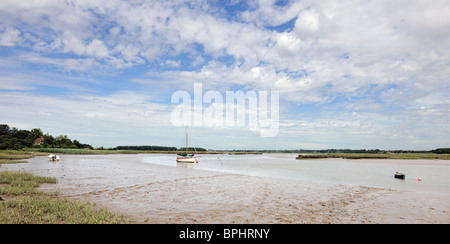 Blick über den Fluss Alde, Suffolk, England Stockfoto