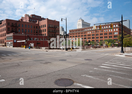 Federal Square Building an der Straßenkreuzung in der Innenstadt von Grand Rapids Michigan in den USA US-flacher Winkel, niemand horizontal hochauflösende Gebäude Stockfoto