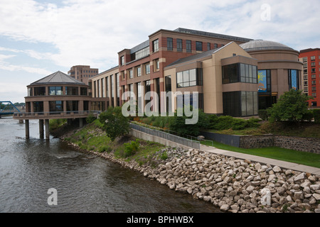 Van Andel Museum Center in der Stadt Grand Rapids Michigan Blick vom Fluss in den USA niemand ist hochauflösende Stockfoto