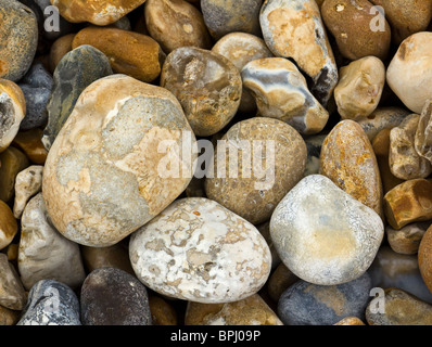 Bunte Kieselsteine am Strand von Eastbourne, England, UK Stockfoto
