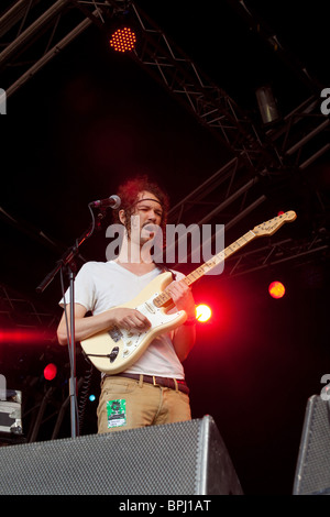 Darwin Deez Green Man Festival 2010, Brecon Beacon Wales zu spielen. Stockfoto