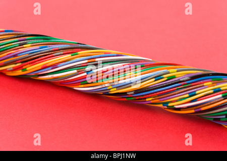 Bunte Kabel, Konzept der Kommunikation, Datenleitung Stockfoto