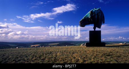 Nic Fiddian-Greens Pferdekopf Skulptur "Artemis" auf Roche Hill, The Trundle, Goodwood, West Sussex Stockfoto