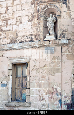 Bunte strukturierte Wand auf Maltesisch Gebäude Marsaxlokk Malta Stockfoto