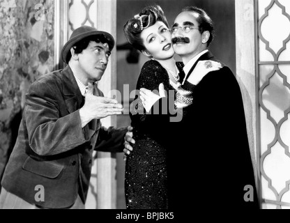 CHICO MARX, LOIS COLLIER, Groucho Marx, EINE NACHT IN CASABLANCA, 1946 Stockfoto