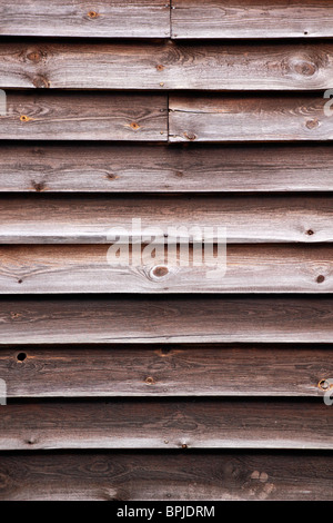 Holzverkleidung an der Seite einer Scheune Stockfoto