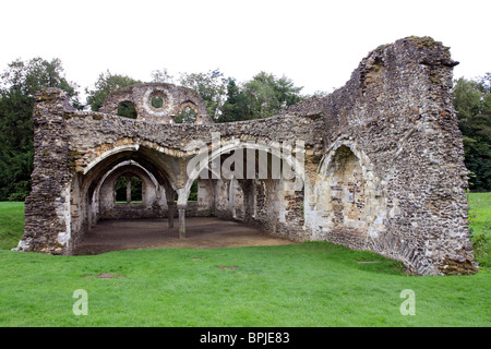 Waverley Abtei war die erste Zisterzienser-Abtei in England, gegründet im Jahre 1128 in der Nähe von Farnham am Fluss Wey, Surrey England UK. Stockfoto