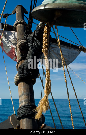 Segeln entlang der Küste von Madeira Stockfoto