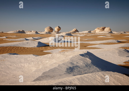 Weiße Wüste in der Nähe von Farafra Oase, westliche Wüste, Ägypten, Afrika Stockfoto