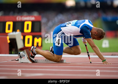 Italiens Samuele Gobbi zum Jahresbeginn die T46 Männer 400-Meter verwendet eine Prothese auf seinem linken Arm bei den Paralympischen Spielen Stockfoto