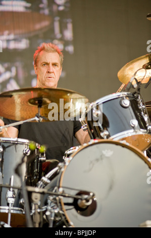 Sacramento, Ca - Juli 17,2008: Drummer Pete Thomas führt auf der Bühne im Sleep train Amphitheater in Marysville, ca mit Elvis Stockfoto