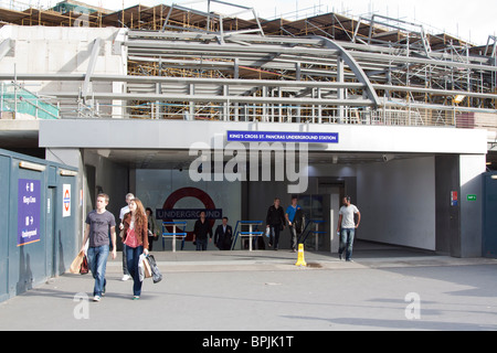 Eingang zum Kings Cross U-Bahn Station - London Stockfoto