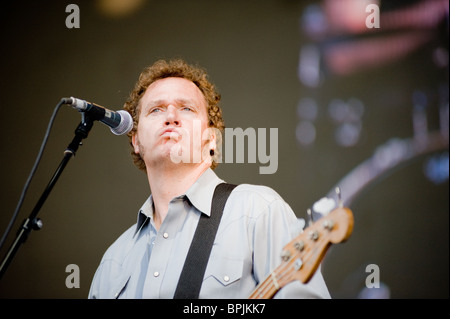 Sacramento, Ca - Juli 17,2008: bassisten Davey faragher führt auf der Bühne im Sleep train Amphitheater in Marysville, Ca Stockfoto