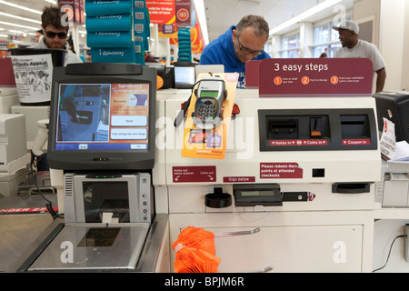 SB-Kasse - Sainsburys - Camden Town - London Stockfoto