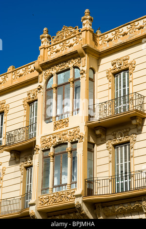 Modernisme-Stil Gebäude am Menendez Pelayo Quadrat. Melilla.Spain. Stockfoto