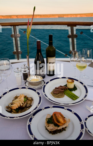 Ein Gourmet-Abendessen in der Orion Konstellation Restaurant Kimberley Highlights cruise Western Australia Stockfoto