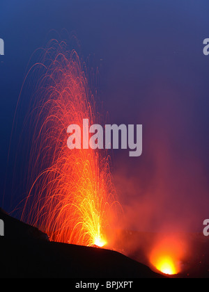 19. Juni 2006 - Stromboli Ausbruch, Äolischen Inseln, nördlich von Sizilien, Italien. Stockfoto