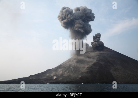 20. Mai 2008 - Krakatau Eruption, Sunda-Straße, Indonesien. Stockfoto