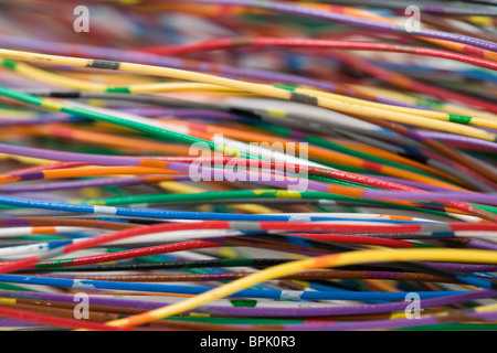 Bunte Kabel, Konzept der Kommunikation, Datenleitung Stockfoto