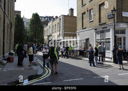 Film Crew und Cast in der York Street und der George Street, London während der Dreharbeiten Periode Drama von Edward und Frau Simpson. Stockfoto