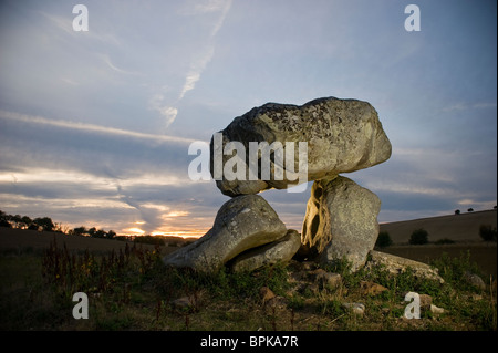 Der Teufel Den neolithischen Grabmal, Marlborough Downs, Wiltshire, UK Stockfoto