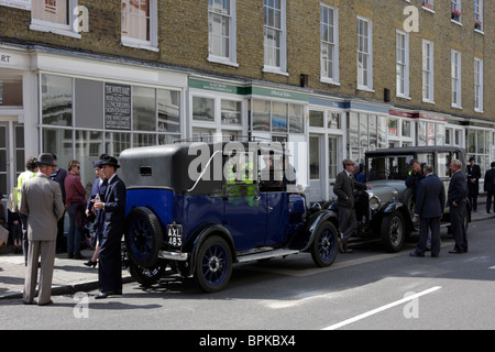 Film Crew und Cast in der York Street und der George Street, London während der Dreharbeiten Periode Drama von Edward und Frau Simpson. Stockfoto