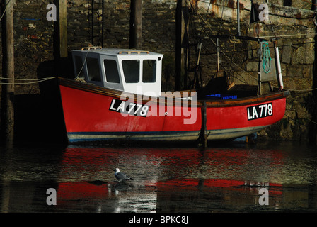 Ein Fischerboot in Looe Cornwall Mai 2010 Stockfoto