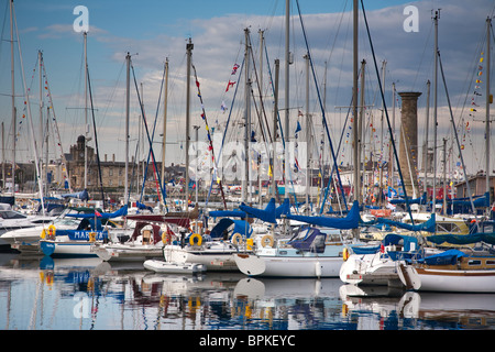 Segelschiffe vor Anker in der Marina in Hartlepool in 2010 Tall Ships Race. Stockfoto