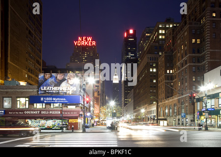 Blick Richtung Downtown Manhattan mit Empire State Building, neunten Avenue, New York, New York City, North America, USA Stockfoto