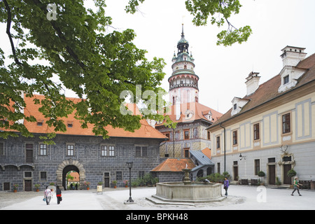 2. Innenhof mit dem Brunnen, Cesky Krumlov, South Bohemian Region, Tschechische Republik Stockfoto