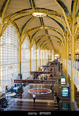 Die Haupthalle der neuen 'B & C' Terminals an Reagan National Airport in der Nähe von Washington DC Stockfoto
