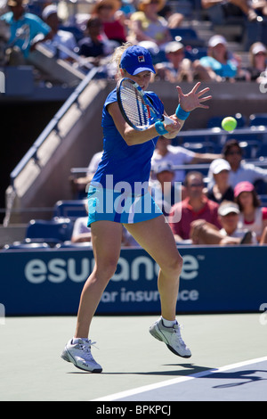 Kim Clijsters (BEL) im Wettbewerb bei der 2010 US Open Tennis Stockfoto