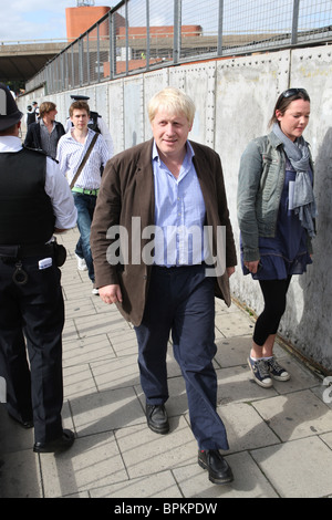 Richard Barnes, stellvertretender Bürgermeister von London besucht die Parade während der Notting Hill Carnival in London, Vereinigtes Königreich am 30. August 2010. Stockfoto