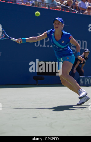 Kim Clijsters (BEL) im Wettbewerb bei der 2010 US Open Tennis Stockfoto