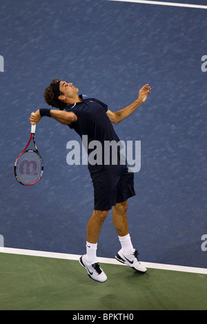 Roger Federer (SUI) im Wettbewerb bei der 2010 US Open Tennis Stockfoto