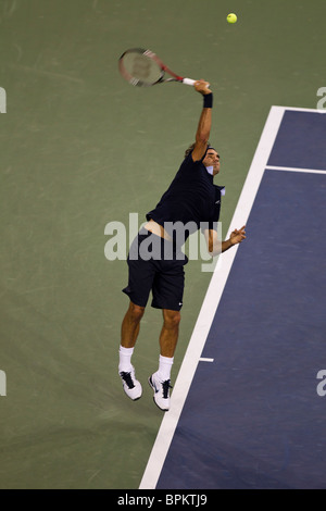 Roger Federer (SUI) im Wettbewerb bei der 2010 US Open Tennis Stockfoto