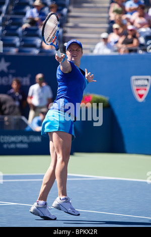 Kim Clijsters (BEL) im Wettbewerb bei der 2010 US Open Tennis Stockfoto