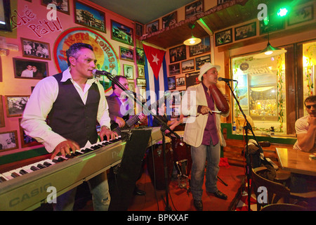 Leistung, Salsa Club La Negra Tomasa, Calle de Huertas, Madrid, Spanien Stockfoto