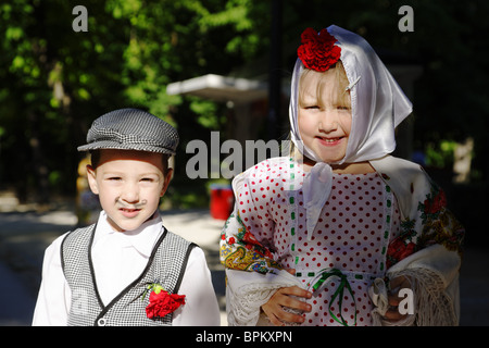 Verkleidete Kinder, Fiestas de San Isidro Labrador, Parque del Buen Retiro, Madrid, Spanien Stockfoto