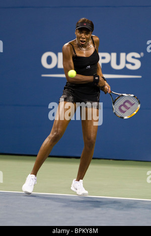 Venus Williams (USA) im Wettbewerb bei der 2010 US Open Tennis Stockfoto