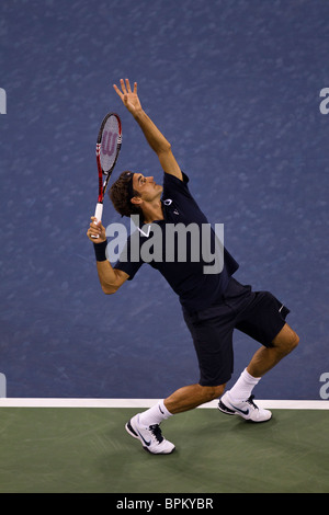 Roger Federer (SUI) im Wettbewerb bei der 2010 US Open Tennis Stockfoto